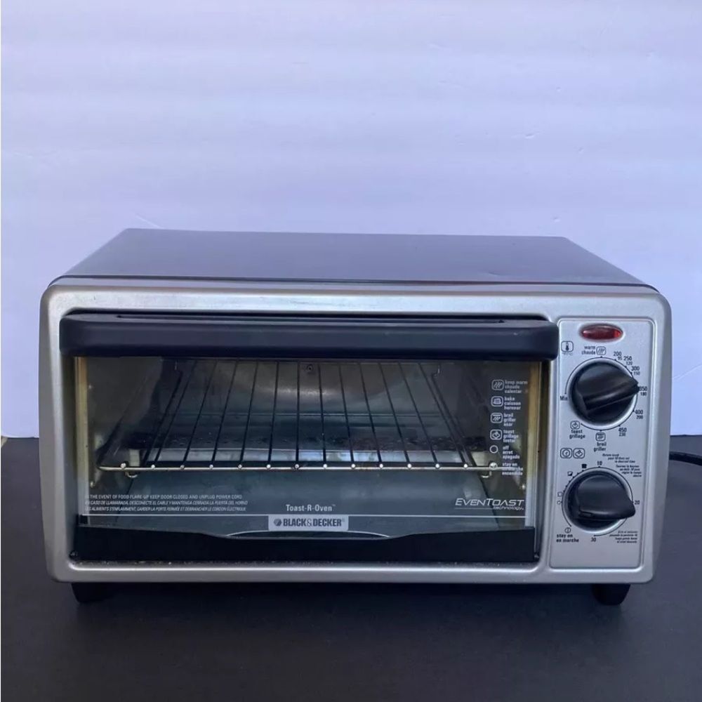 Black & Decker 4-Slice Toast-R-Oven Even Toast Technology TO1322SBD Timer